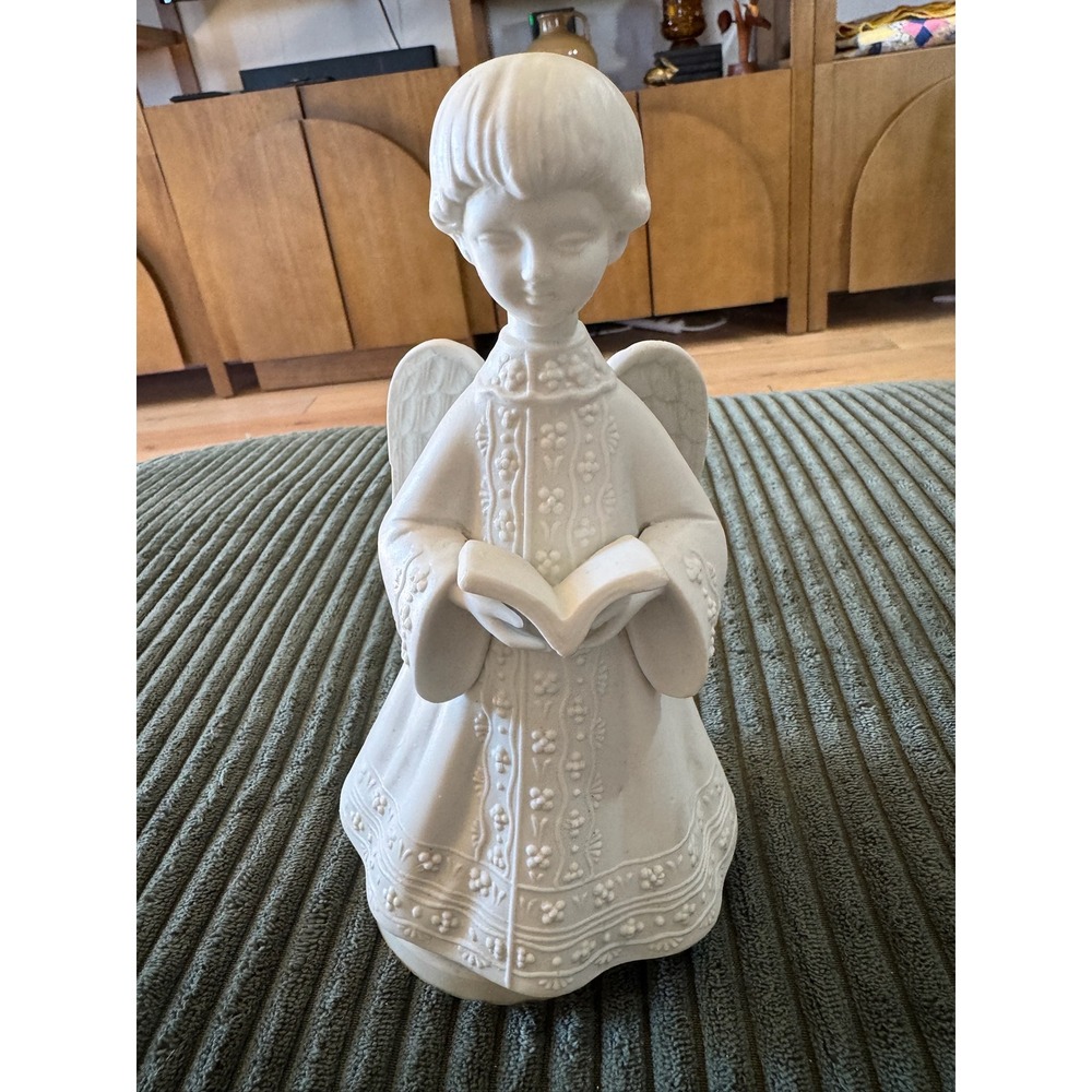 Sankyo Japan Angel Figurine Musical Ornament Plays Silent‎ Night Works